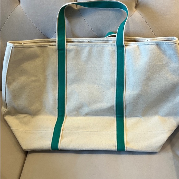 Vineyard Vines Cream Tote with Green Accents - Picture 8 of 10